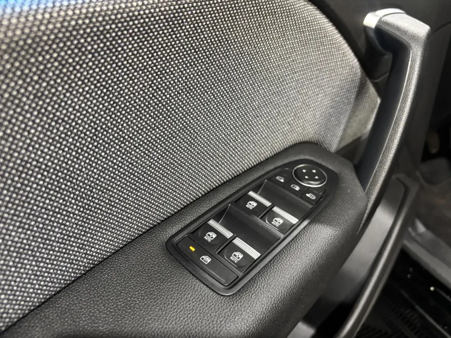 Renault Captur 90PK TCe Techno | Pack Winter | Navi | Climate Control | Camera | Parkeersensoren | Apple CarPlay/Android Auto | Lichtmetalen Velgen | Full LED | Armsteun | Digital Cockpit |