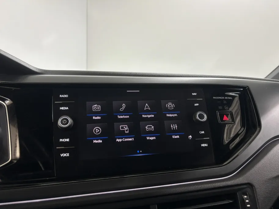 Volkswagen Taigo 115PK TSI R-Line Edition Automaat | Digital Cockpit | Camera | Adaptive Cruise Control | Apple CarPlay/Android Auto | 18' Lichtmetalen Velgen | Climate Control | Armsteun | Parkeersensoren |