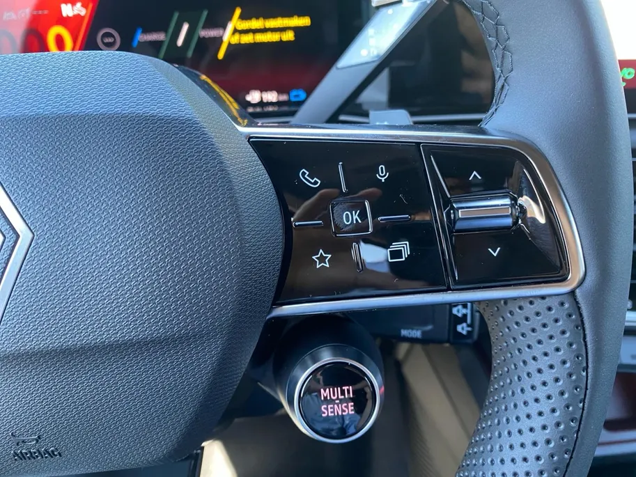 Renault 4 comfort range iconic canvas dak 52 kWh elektrisch vouwdak , nu met 1800,- voorraad korting .  Apple Carplay/Android Auto , Pack Advanced Driving Assist , Harman/kardon premium audio , lichtmetalen velgen 18' , voorstoelen verwarmd , warmtepomp , navigatie