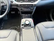 Kia e-Niro ExecutiveLine 64 kWh | LEDER | CAMERA | JBL | STOELVERWARMING/ VENTILATIE | PARKEERSENSOR |
