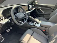Audi Q5 2.0TFSIe-hybrid 220kW/299PK quattro S Line · Panoramadak · Leder · 360gr Camera · Drive select · Trekhaak · Garantie t/m 21-05-2030 of 120000km