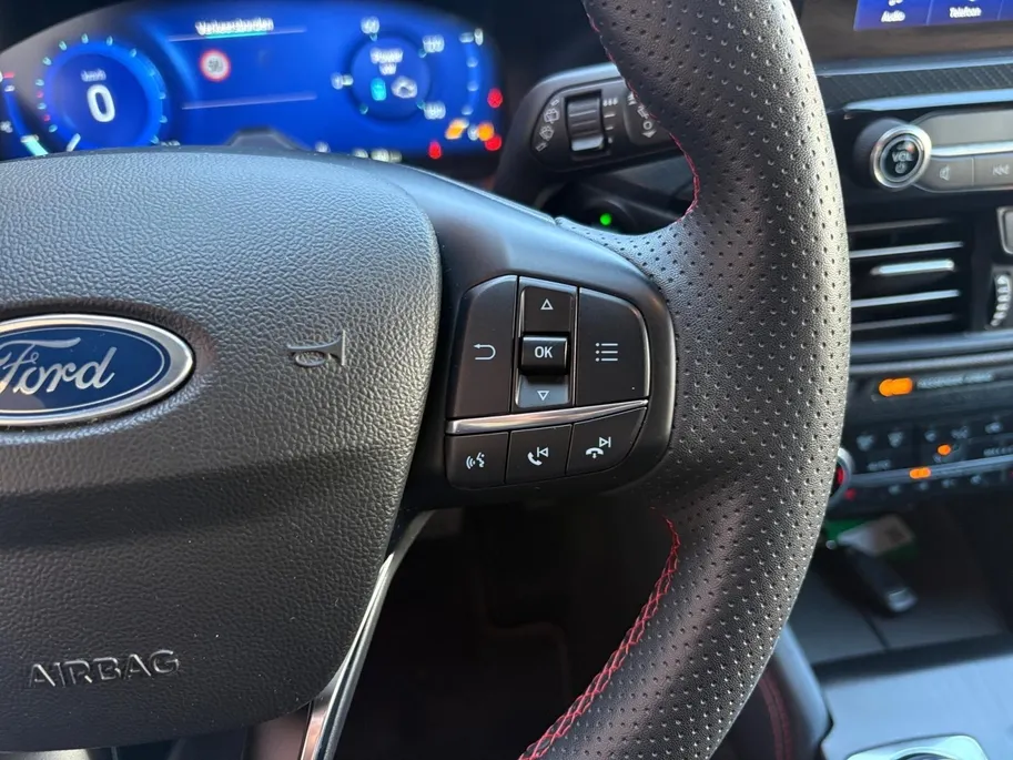 Ford Kuga 2.5 PHEV ST-Line | Navigatie | Keyless Entry | Stoel/Stuur/Voorruitverwarming | Apple Carplay/Android Auto | Adaptieve Cruise Control | Lichtmetalen Velgen |