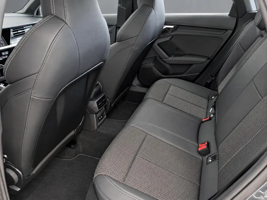 Audi A3 Sportback 40 TFSIe 150kW/204PK S Line · Panoramadak · Apple/Android Car Play · Stoelverwarming