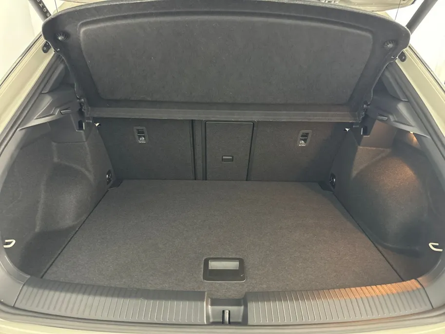 Volkswagen T-Roc 1.5 TSI R-Line DSG Automaat | IQ Light | Elektrische Achterklep | Winterpakket
