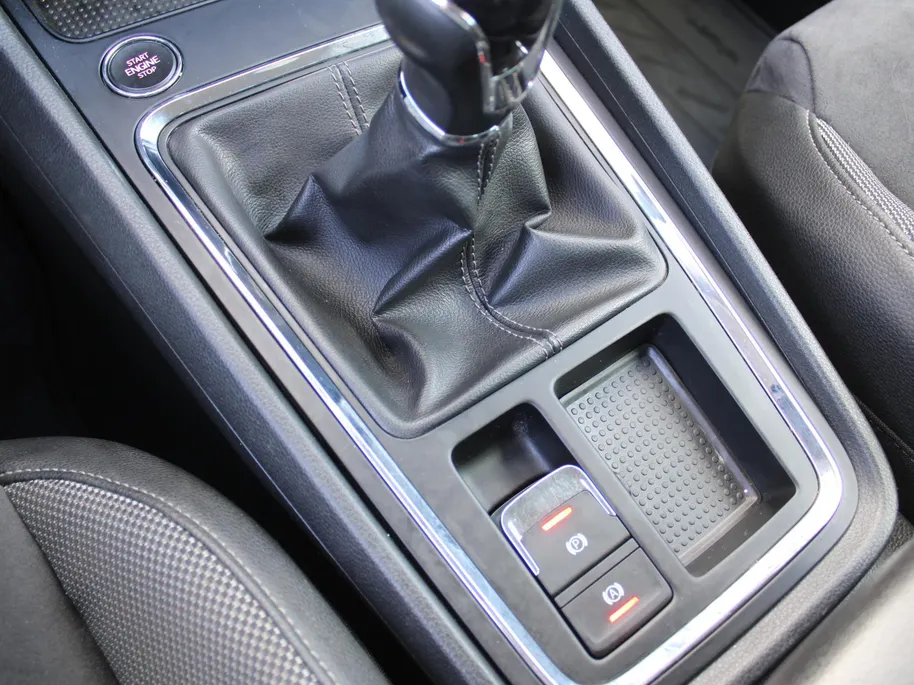 SEAT Ateca 1.0 EcoTSI Style | Navi | Clima | Elek. Trekhaak | Cruise adapt. | Elek. kofferklep | Camera | PDC | 17' LM | Stoelverwarming | Alcantara |