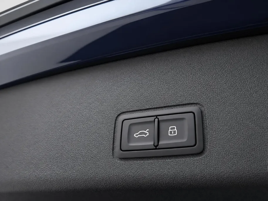 Audi Q3 1.5 TFSI e-hybrid S edition 272 PK · Techniekpakket plus · Privacy glas · S line interieur met sportst.