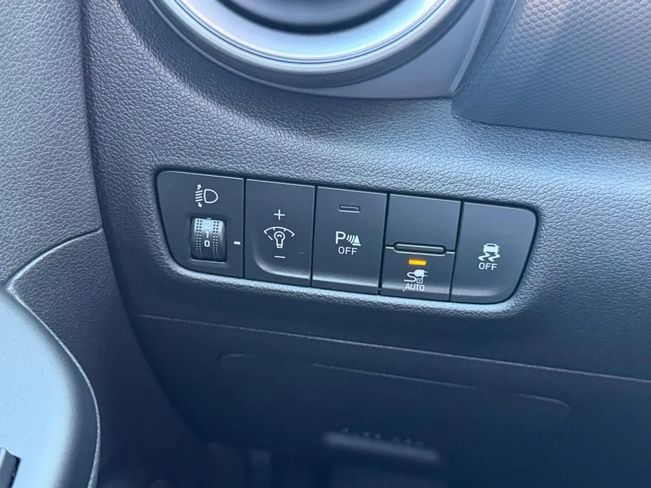 Hyundai Kona EV Comfort 64 kWh | Lichtmetalen velgen| Navigatie| Camera| Cruise Controle| Dealer onderhouden| Metalliclak