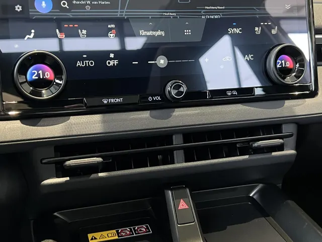 Subaru Solterra 4E-xperience 73.1 kWh | NIEUW MODEL!!! | 100% Elektrisch | Uit Voorraad Leverbaar | Panoramisch Dak | Dubbelen Draadloze Telefoonoplader | Nieuw Multimedia Systeem