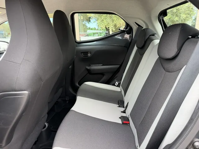 Toyota Aygo 1.0 VVT-i x-play | Android auto & Apple carplay | Navigatie | Airco |