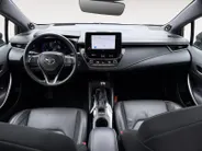 Toyota Corolla Touring Sports 2.0 Hybrid Executive | *1E EIGENAAR | FABRIEKSGARANTIE/ DEALER ONDERH. | PANO/ SCHUIFDAK | APPLE CARPLAY/ ANDROID AUTO | NAVI | CAMERA | VOL. LEDER | JBL SOUND | STOELVERWARMING |
