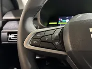 Dacia Jogger 155PK Hybrid Expression 7p. Automaat | DEMO | 7 Zitplaatsen | Camera | Parkeersensoren | Apple CarPlay/Android Auto | Cruise Control | Climate Control | Digital Cockpit | Armsteun | Licht & Regen Sensor |