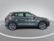 Volkswagen Tiguan 1.4 TSI 245pk DSG eHybrid Life Business · Panoramadak · 360 Camera · Inklap. Trekhaak · Head-Up Display · Dodehoeksensor · Parkeer Assistent ·