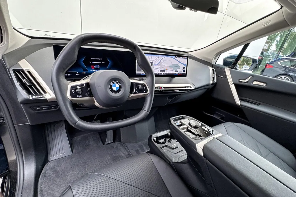 BMW iX xDrive45 101 kWh
