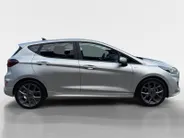 Ford Fiesta 1.0 EcoBoost Hybrid ST-Line X | NL Auto | 1ste eigenaar volledig dealeronderhouden | Winter Pack | Driver Assistance Pack | Achteruitrijcamera | Apple Carplay & Android Auto |