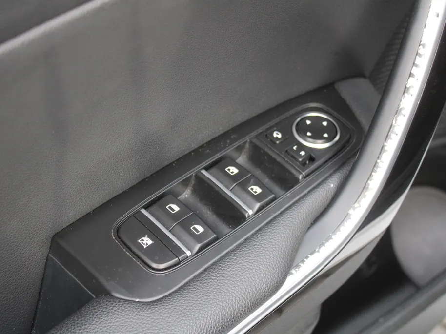 Kia Ceed 1.4 T-GDi DynamicPlusLine | 17 inch | Navi | Camera | Trekhaak | Stoel- Stuurverwarming |