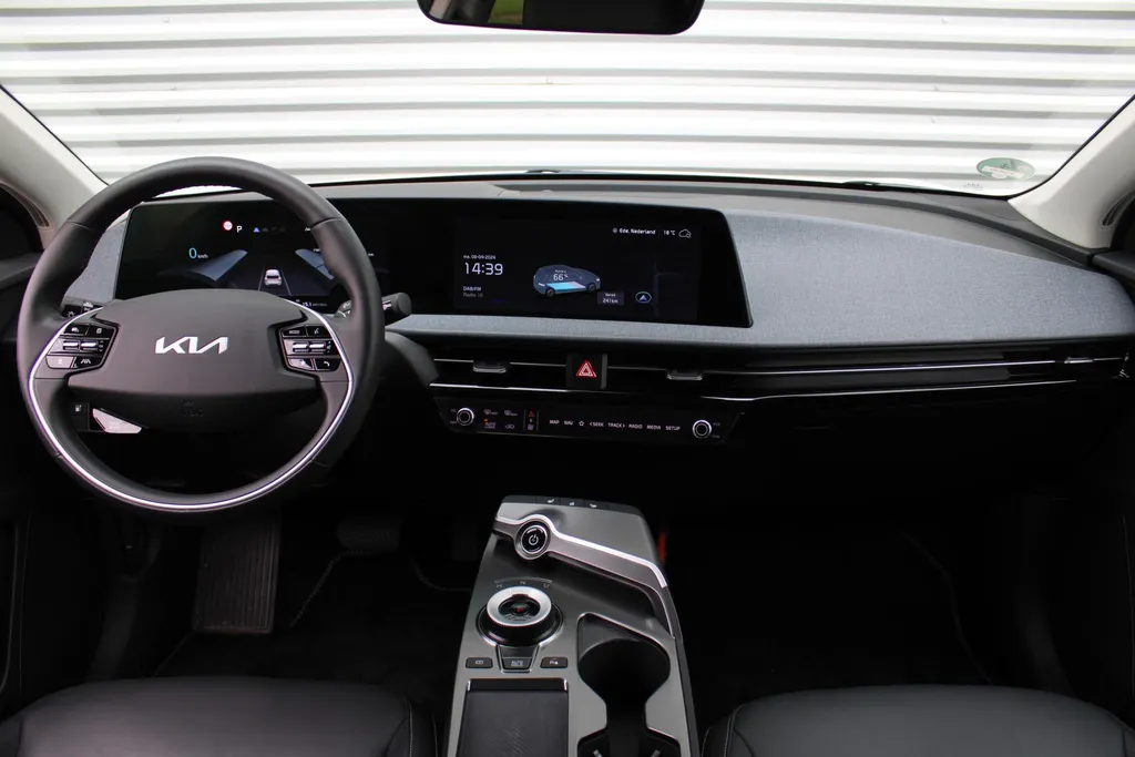 Kia EV6 Air 58 kWh | Trekhaak | 20' LM | Stuur-/stoelverwarming | Camera | Navi | Cruise adapt. | Dodehoek detectie |