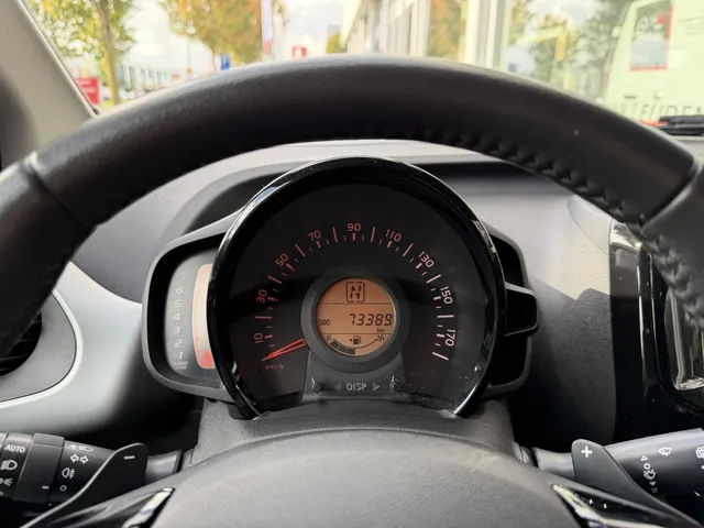 Citroën C1 1.0 VTi Automaat 5D SHINE | Leder | Camera | ECC | PDC | All-Season