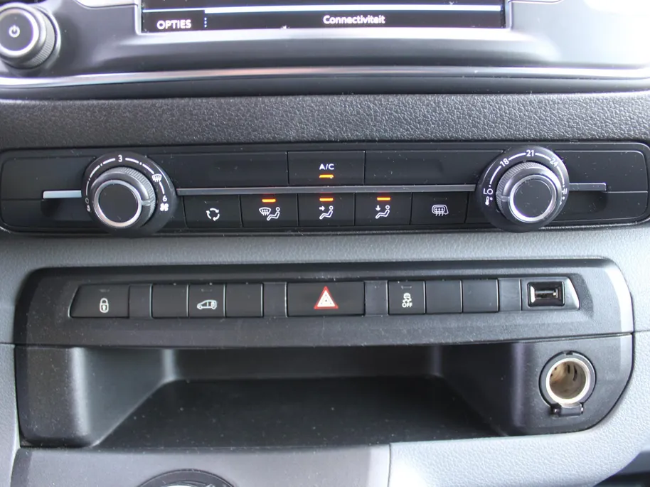 Peugeot Expert 227S 2.0 BlueHDI 180 Premium Pack | Trekhaak | Navi | Camera | Dodehoek detectie | Automaat | PDC | Airco | Cruise | Betimmerd | Betonplex vloer |