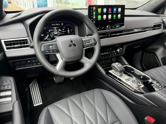 Mitsubishi Outlander 2.4 PHEV Black Edition | NIEUW | Leder | Panoramdak | App Connect | Keyless | Head-Up