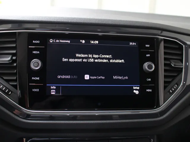 Volkswagen T-Roc 1.5 TSI Sport Navigatie | parkeercamera | Cruise Control | Climate Control |  Eerste Eigenaar