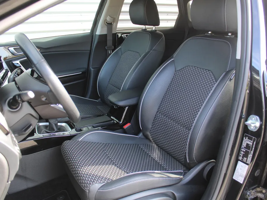 Kia Ceed Sportswagon 1.0 T-GDi DynamicPlusLine | Stoel- & stuurverwarming | Camera | Clima | Cruise | LED | Navi | Elek. achterklep | 16' LM |