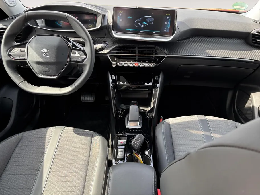 Peugeot e-2008 EV Allure Pack 50 kWh | Stoelverwarming | Cruise | Camera