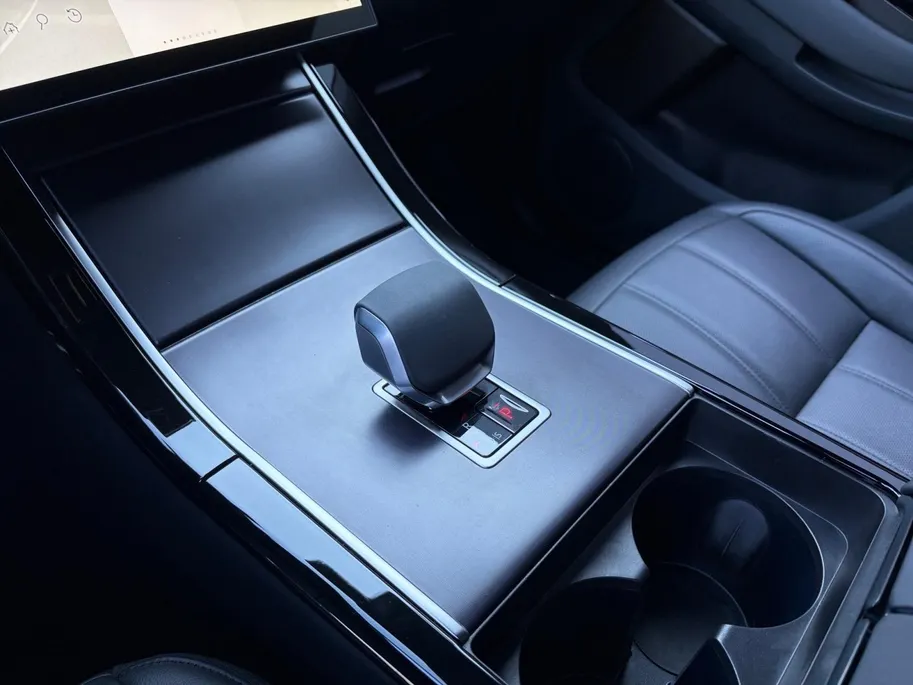 Land Rover Range Rover Evoque 1.5 P270e PHEV AWD SE Dynamic Edition | Black Pack | Keramische coating | Panoramadak | Meridian audio-installatie | Elektrisch verstelbare stoelen incl. geheugenfunctie | 3D camera | Apple/Android Carplay | Elektrisch verstelbare achterklep | Stoelverwar