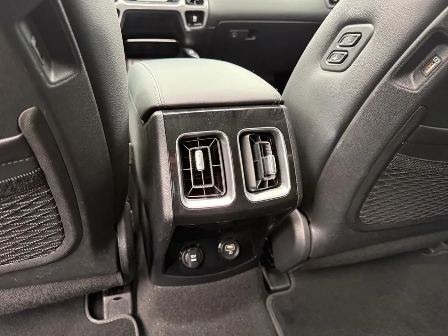 Kia Sorento 1.6 T-GDI Plug-in Hybrid 4WD Edition 7p. | Dealer onderhouden | Trekhaak | Apple Carplay / Android Auto | Navigatiesysteem | Elektrisch Schuif / Kanteldak | Head-up Display |  Elektrisch Verstelbare Voorstoelen | Bestuurdersstoel Met geheugen | Stoelverwa