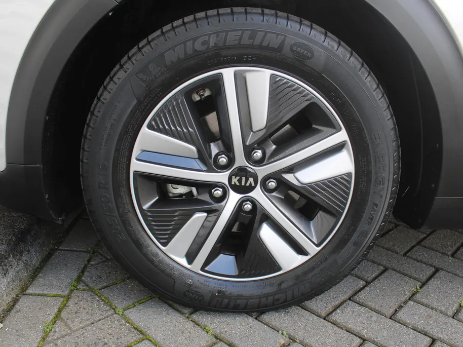 Kia Niro 1.6 GDi Hybrid DynamicPlusLine | Stuur-/stoelverwarming | Camera | Leer | Navi | Clima | Cruise adapt. | LED | Keyless | 16' LM |