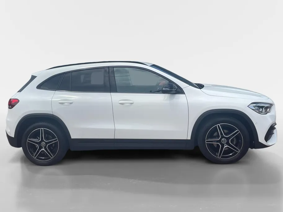 Mercedes-Benz GLA 180 Business Solution AMG *Automaat*Navi+Camera*Trekhaak*Stoelverwarming*Elekt. Achterklep.*1ste Eigenaar!