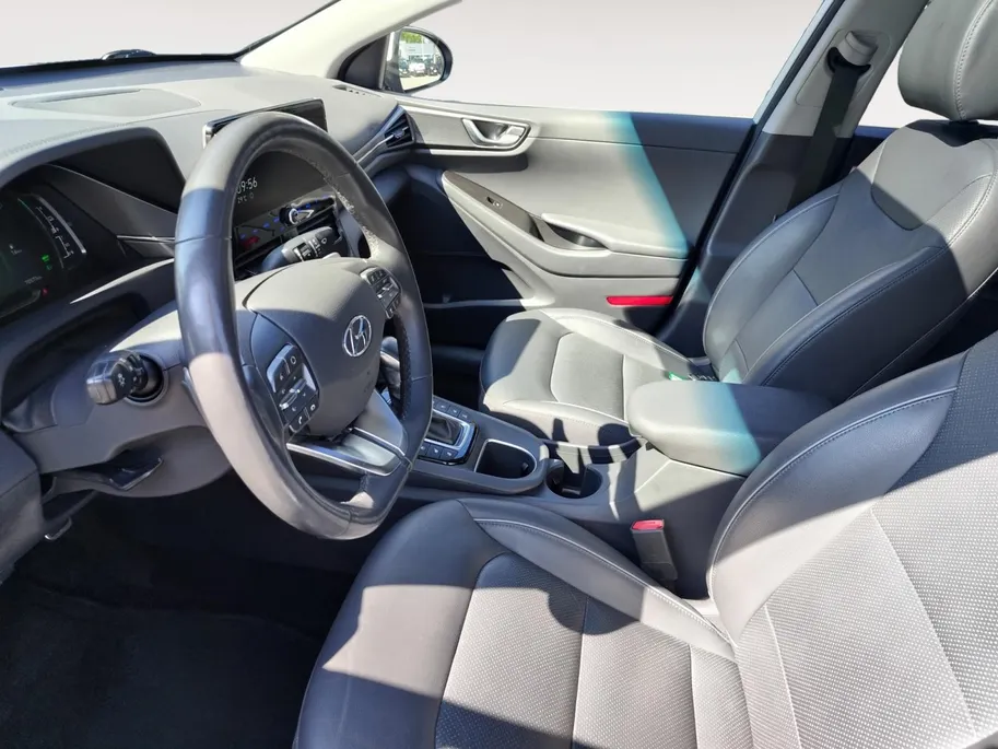 Hyundai IONIQ 1.6 GDi PHEV Premium | schuif/kanteldak | Zeer zuinig | Vol opties | NU Rijklaarprijs! Incl.12 Maanden, APK, Onderhoudsbeurt etc! Premiumpakket gratis!