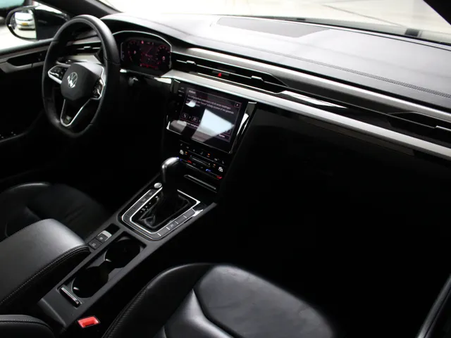 Volkswagen Arteon Shooting Brake 2.0 TSI R-Line Panoramadak | Leder | DCC | IQ-Light | 20' Nashville velgen | Harman Kardon Audio