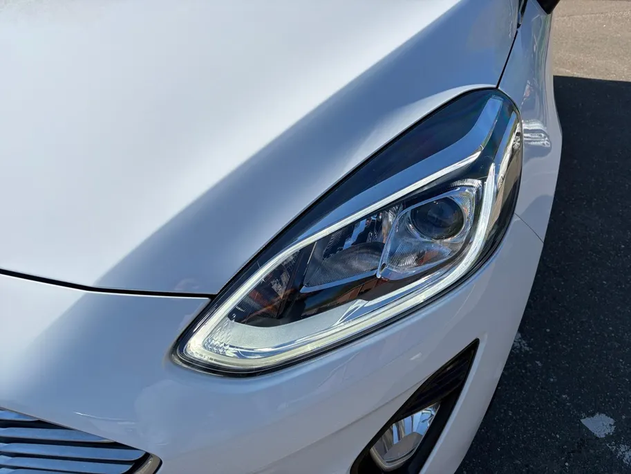Ford Fiesta 1.0 EcoBoost Titanium | 1e Eigenaar | NL-Auto | Trekhaak | Climate Control | Parkeersensoren | Cruise Control | Lichtmetalen velgen |