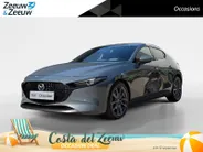 Mazda 3 2.0 e-SkyActiv-G M Hybrid 122 Comfort met Bose | Apple Carplay / Android Auto | Navigatiesysteem | Licht + Regensensor | Elektrisch Verstelbare Bestuurderstoel  | Stoel + Stuurverwarming | Parkeersensoren Voor + Achter | Camera Achter | 18'Lichtmetalen ve