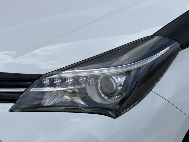 Toyota Yaris 1.5 Hybrid Trend Bi-Tone | Leer | Navigatie | LM Velgen