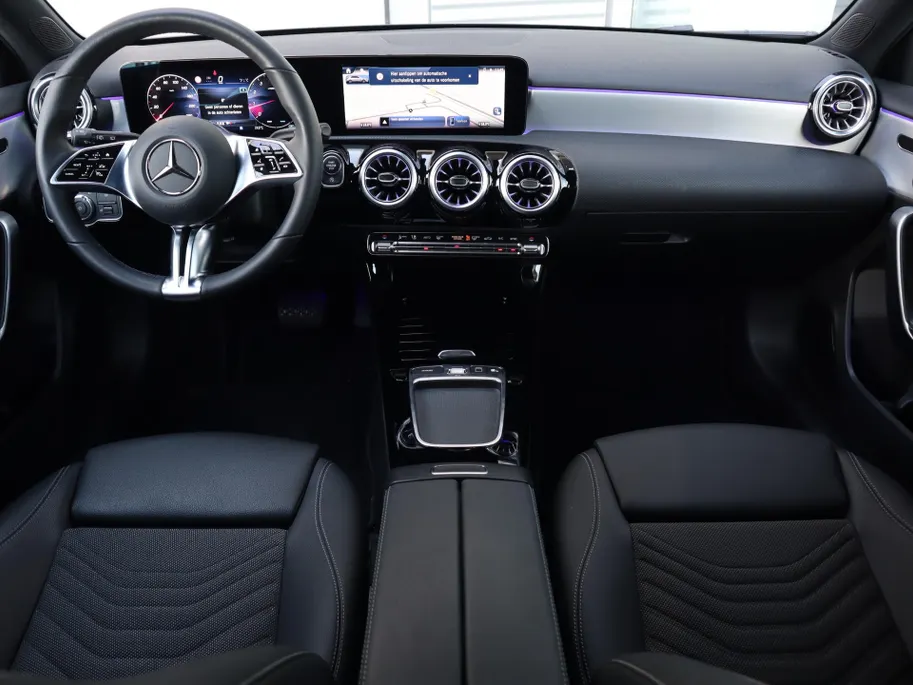 Mercedes-Benz A-Klasse 180 Star Edition Luxury Line l Keyless l Achteruitrij camera l Stoelverwarming l Memory