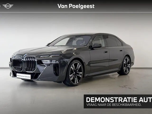 BMW i7