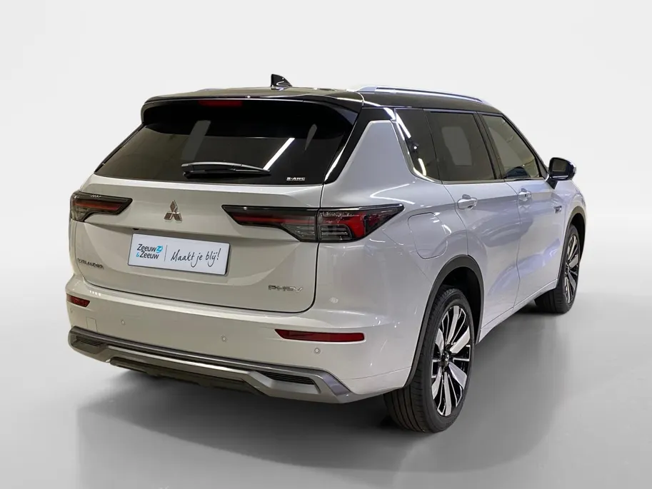 Mitsubishi Outlander 2.4 PHEV | INSTYLE + | DIRECT LEVERBAAR| ZWART DAK | PRIJS INCL €6.000,- VOORRAAD KORTING