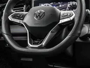 Volkswagen Tiguan 1.5 eHybrid 272pk DSG R-Line Edition · Panoramadak · Inklap. Trekhaak · 360 Camera · Leder Varenna · Matrix LED · Head-Up Display · Harman Kardon Sound · Garantie t/m 16-09-2030 of 100.000km