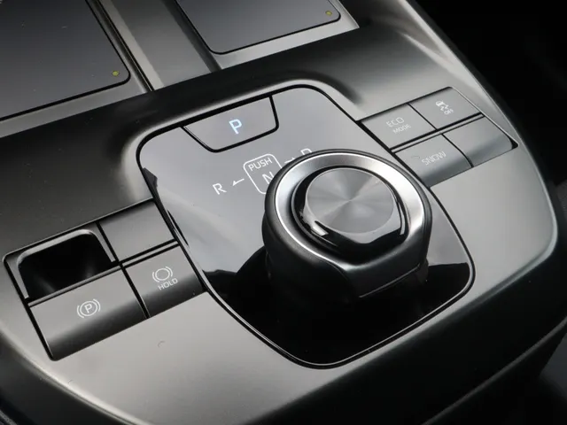 Toyota C-HR+ First Edition 77 kWh | Stuur/Stoel Verwarming | Apple/Android Auto