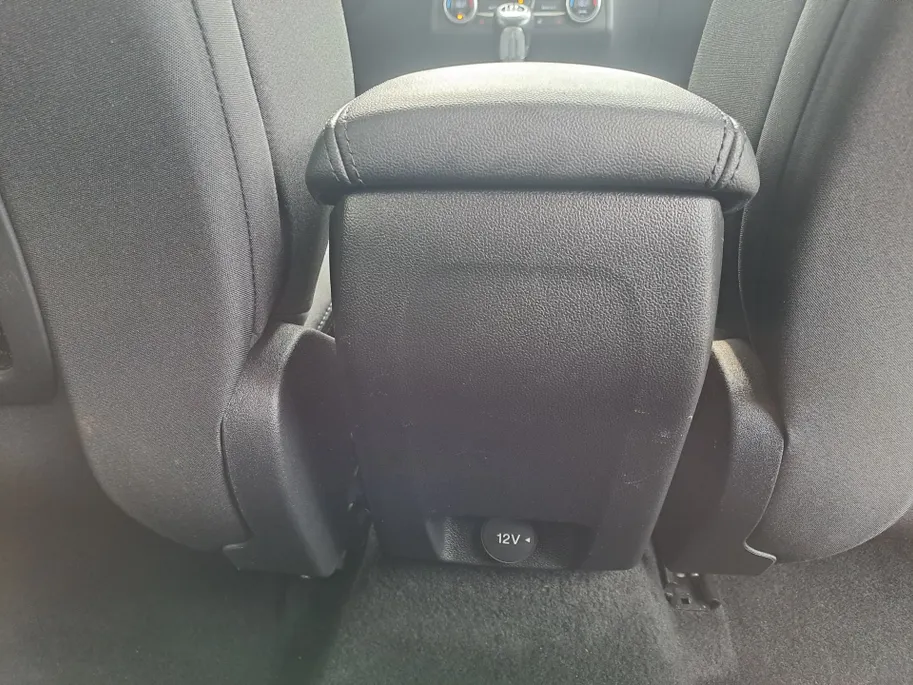 Ford Focus Wagon 1.0 EcoBoost Active Business | Navi | PDC | Cruise | Trekhaak | ECC | Stoel, Stuur, Voorruit verwarming