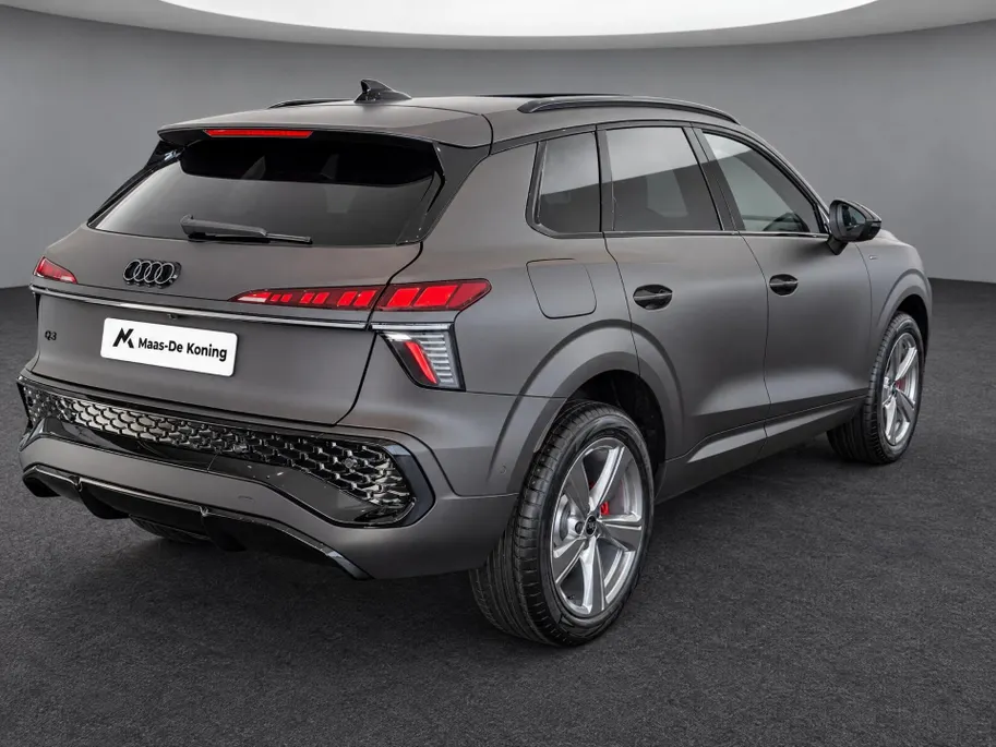 Audi Q3 e-hybrid S edition 272 PK · Tech pro · Trekhaak elek. wegklapbaar · Glazen panoramadak