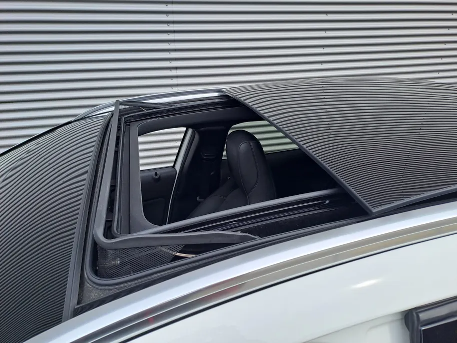 Mercedes-Benz GLA 180 Business Solution AMG AUTOMAAT | Trekhaak | Cruise | Panorama Schuif/kantel Dak | Navigatie | Camera | AMG-styling