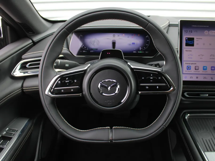 Mazda 6 6e Takumi Long Range 80 kWh | Stuur-/stoelverwarming + ventilatie | 360 camera | Pano dak | Zwart leer | 19' LM | HUD | LED | Elek. stoelverst. |