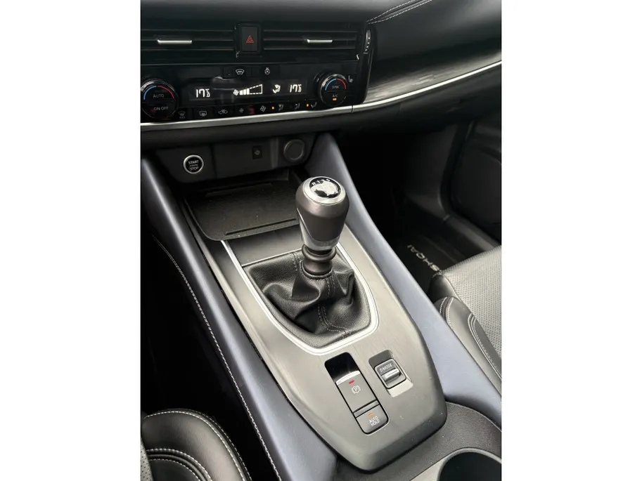 Nissan QASHQAI 1.3 MHEV Tekna Plus | Leer | Voorstoelen verwarmd | 360 Camera | Navigatie | 20'' LM | Stoel Massage | Luxe Lederen Bekleding | Dode Hoek Detectie | Apple Carplay/Android Auto