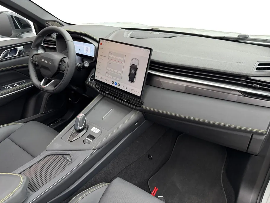 Lynk & Co 01 1.5 More |Schuif-kanteldak| Navigatie| 360 graden camera |Stoel/stuurverwarming| Lederen bekleding|