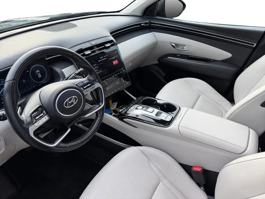Hyundai Tucson 1.6 T-GDI PHEV Premium Sky 4WD | Zeer compleet | Open dak | Unieke bekleding | Trekhaak | 360 graden camera | Stoel koeling & verwarming |