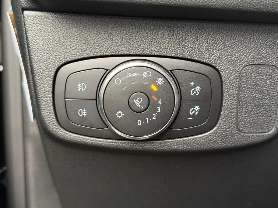 Ford Focus 1.0 EcoBoost Hybrid ST Line Style | Dealer onderhouden | NL auto | Winter pack | Cruise control | Parkeersensoren voor en achter | Achteruitrijcamera | Draadloos opladen mobiel | Apple carplay & Android auto | Keyless entry | Privacy glas | Bovag garantie