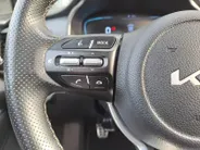 Kia Stonic 1.0 T-GDi MHEV GT-PlusLine 1e Eigenaar | Meest luxe uitvoering | Schuif-/kanteldak | Metallic lak | Cruise Control | camera | Carplay | Fabrieksgarantie | NAP