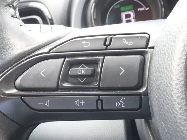Toyota Yaris 1.5 Hybrid Launch Edition Bi-tone | JBL | Blindspot